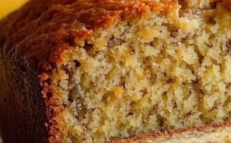 JANET’S RICH BANANA BREAD