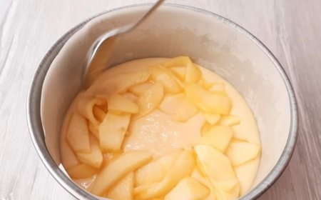 Cake made with apples and rum.