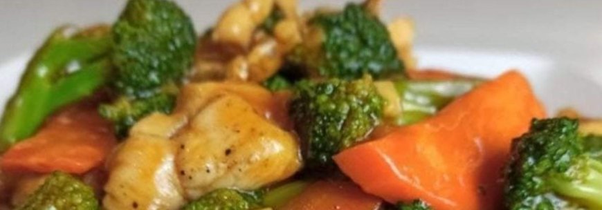 Recipe stir-fried broccoli and carrots with chicken