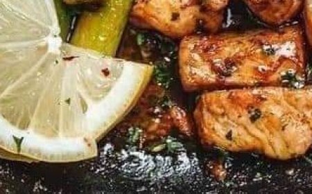 GARLIC-BUTTER-POTATOES-STEAK