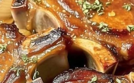 Hearty Slow-Cooked Pork Chops in Savory Onion Sauce