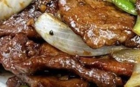 Delicious stir fry with beef and onion