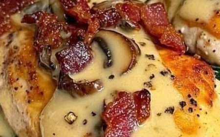 Smothered Chicken with Creamed Spinach, Bacon, and Mushrooms ????