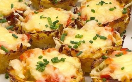 Grated Potato Muffins with Bell Peppers, Onions, and Ham