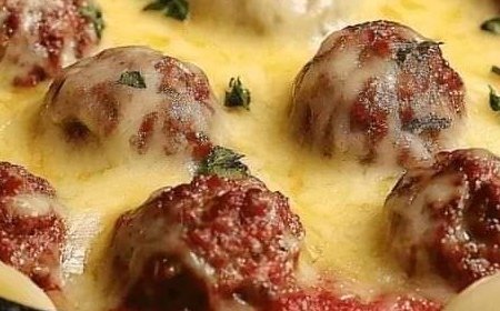 Meatball and Cheese Bake: A Comforting, Cheesy Delight