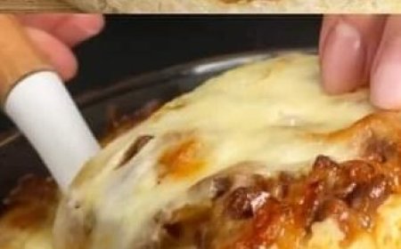 Grandma’s Classic Baked Pasta with Béchamel and Meat Sauce