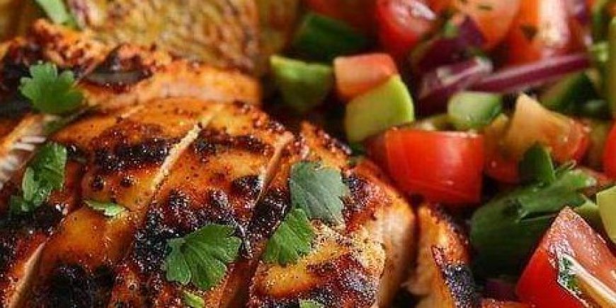 Grilled Chicken with Avocado Salad and Roasted Vegetables: A Perfectly Balanced Meal