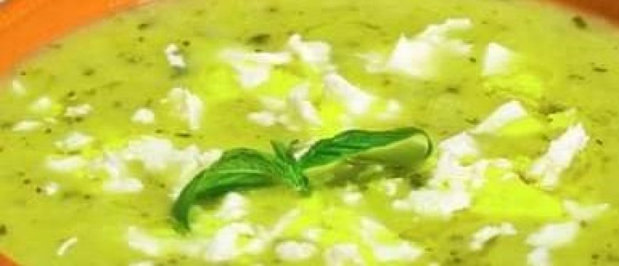 Creamy Zucchini Soup with Feta and Basil: A Timeless Recipe for Comfort and Elegance