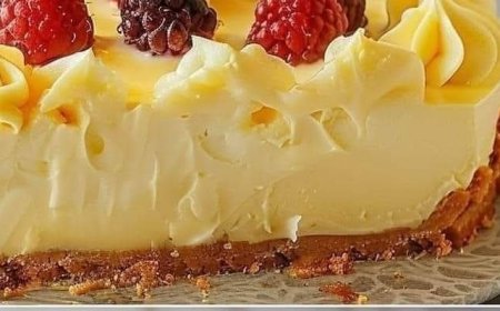 White Chocolate Raspberry Cheesecake