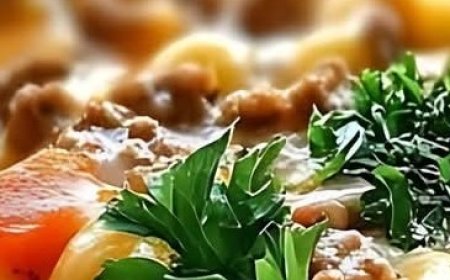 One-Pot Macaroni Cheeseburger Soup