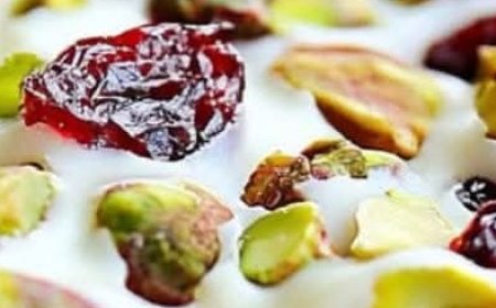Christmas Bark (Pistachios and Cranberries)