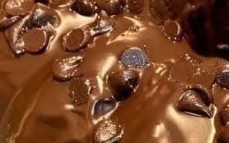 Nestlé Toll House Death by Chocolate Cake