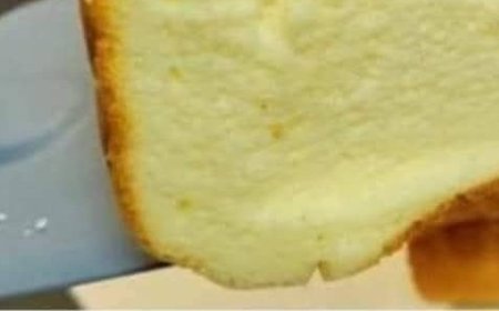 Greek Yogurt Cake: Light and Delicious