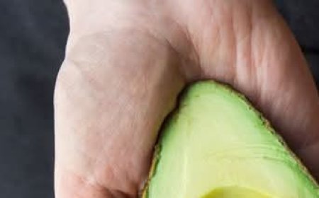 Avocado Seed Tea with Turmeric and Cinnamon