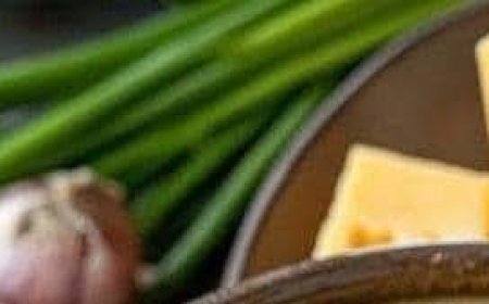 Slow Cooker Cheesy Burger Flavored Soup: A Cozy Comfort Dish