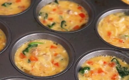 Egg Muffins with Spinach, Bell Pepper, and Sausage