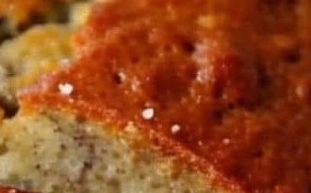 JANET’S RICH BANANA BREAD