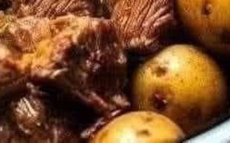 Garlic Butter Steak and Potatoes Skillet!!