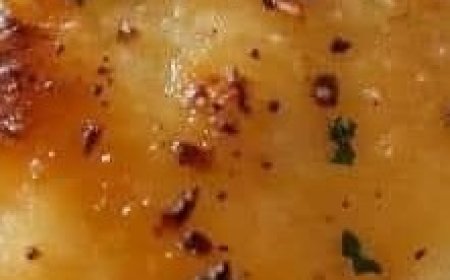 Irresistible Mozzarella-Stuffed Garlic Butter Biscuits