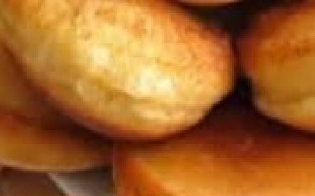 MOM’S FAMOUS CREAM PUFFS