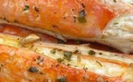 Baked Crab Legs in Butter Sauce