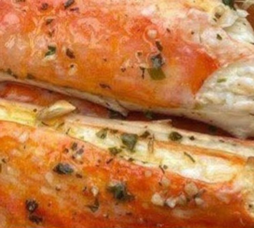 Baked Crab Legs in Butter Sauce