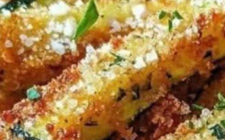 Crispy Parmesan Garlic Zucchini Fries