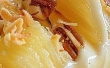 Pineapple Cream Cheese Pie – A Refreshing & Creamy Delight