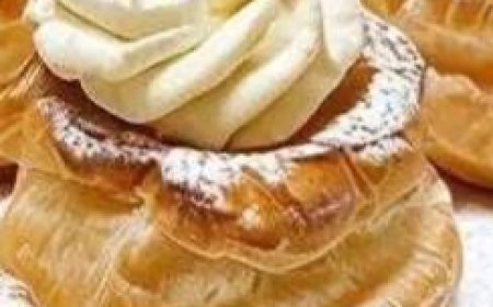 MOM’S FAMOUS CREAM PUFFS