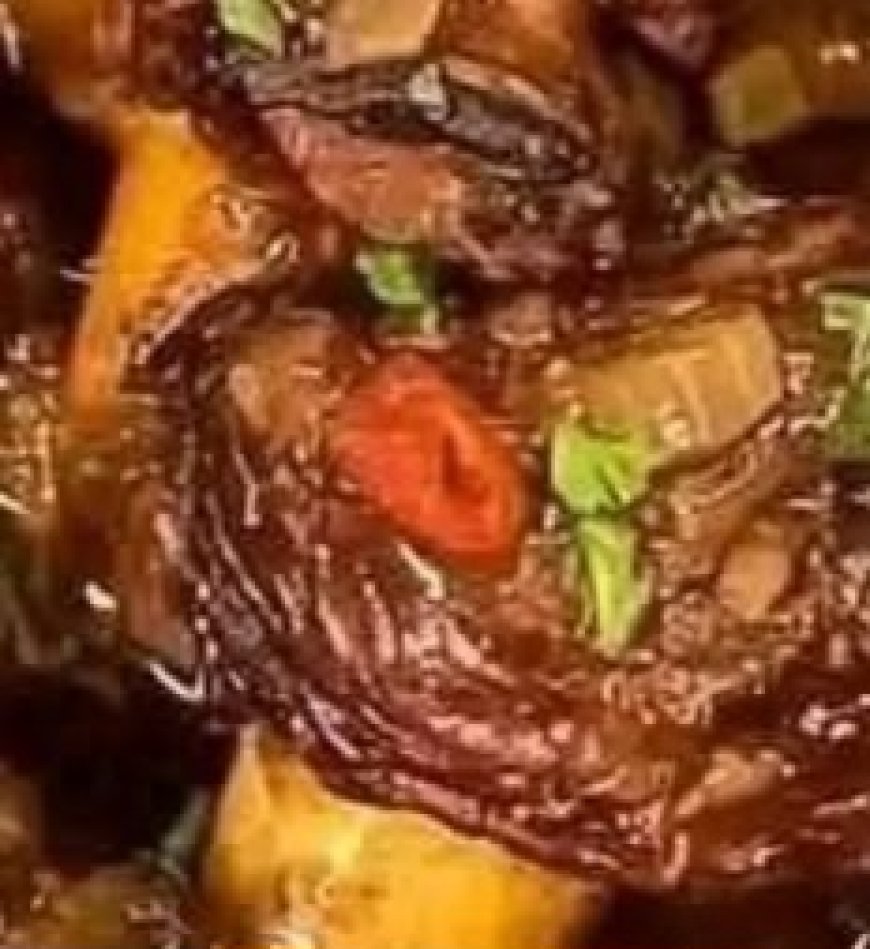 Savory Braised Oxtails with Herb-Infused Sauce