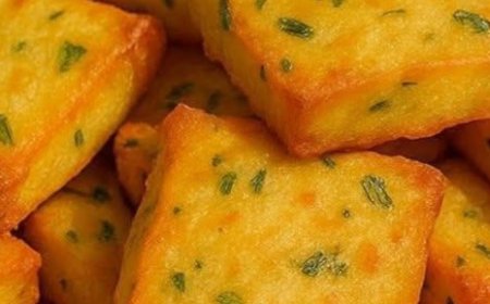 Bring a basket of fried potatoes and mix them with herbs.