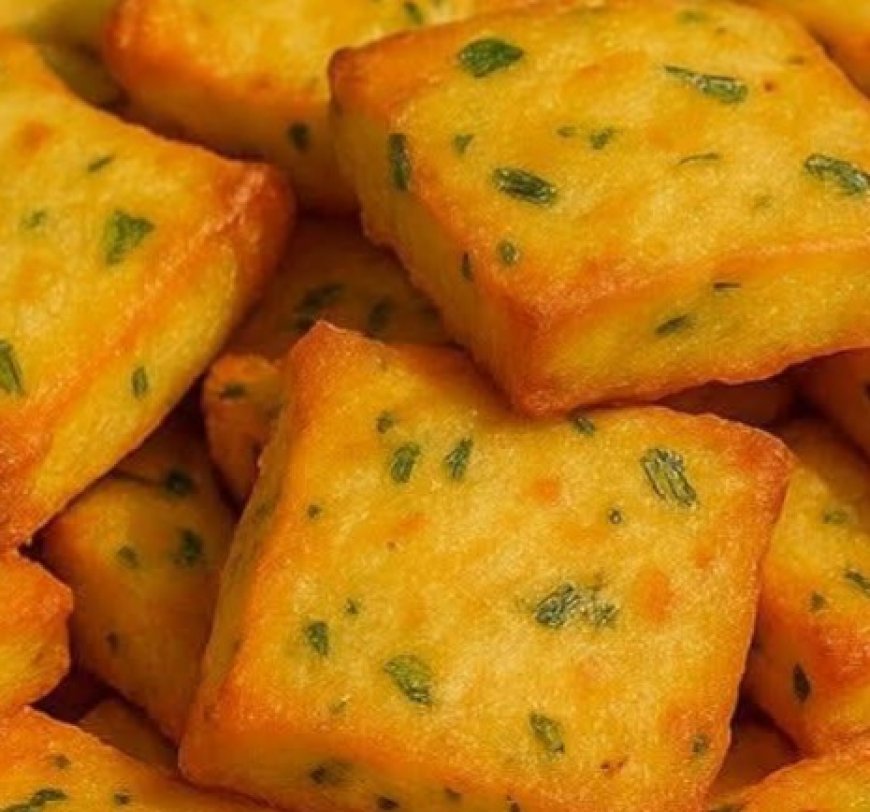 Bring a basket of fried potatoes and mix them with herbs.