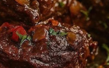 Savory Braised Oxtails with Herb-Infused Sauce
