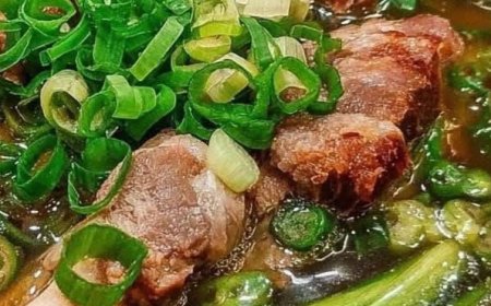 Pork Bone Soup with Green Onions