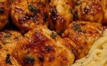 Grilled Chicken Bites with Creamy Garlic Sauce