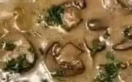 Creamy Mushroom Soup with Toast