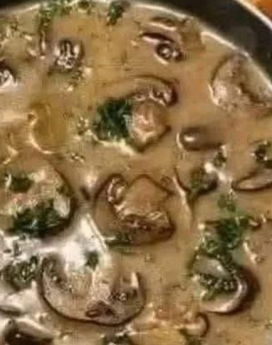 Creamy Mushroom Soup with Toast