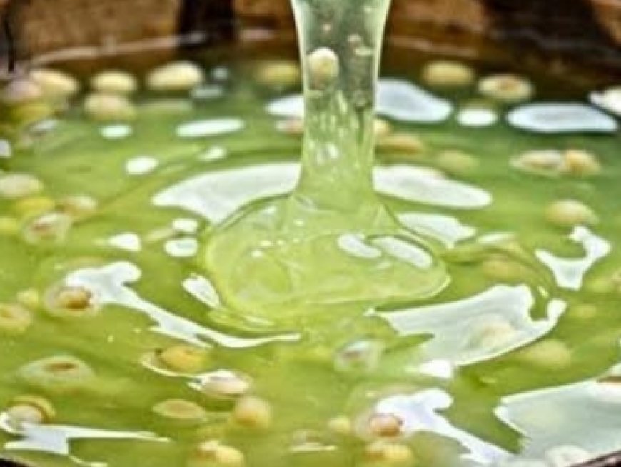 Anti-frizz flaxseed-based hair gel