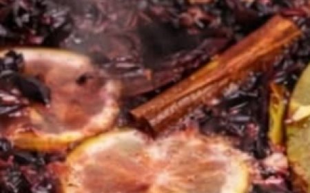 Mix Hibiscus Flowers with Bay Leaves and Cinnamon: Why Women Should Try This Tea