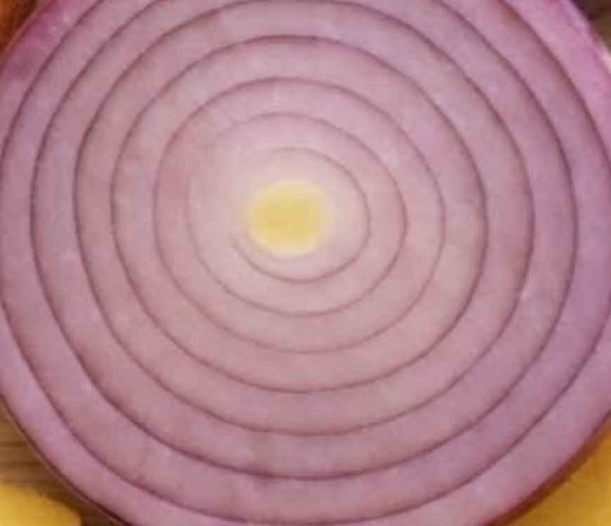 How to Prepare a Homemade Herbal Infusion Using Cinnamon, Cloves, Garlic, Ginger, Lemon, and Onion