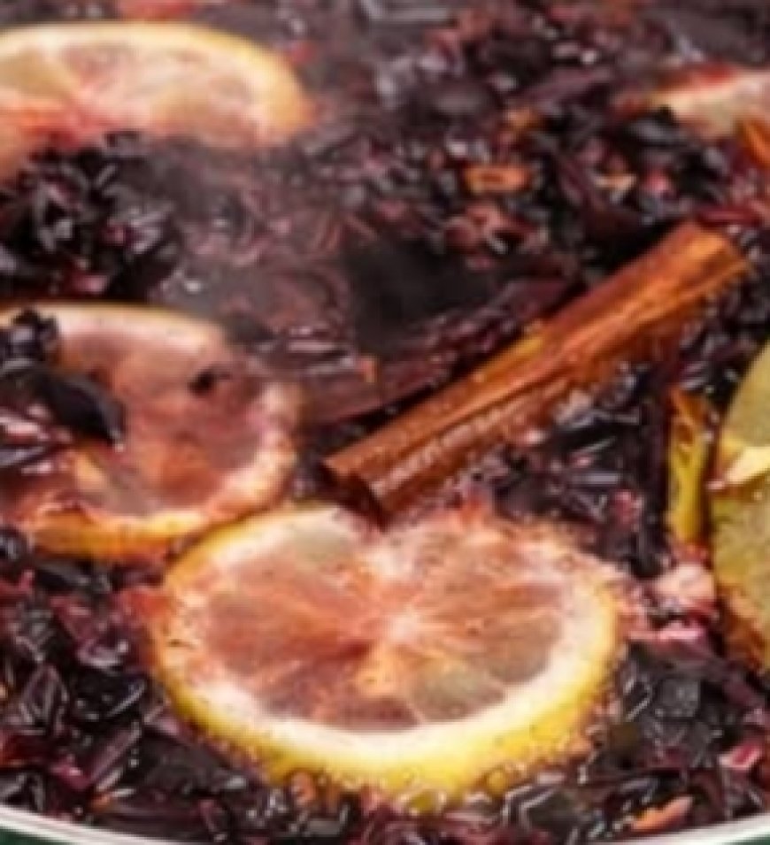 Mix Hibiscus Flowers with Bay Leaves and Cinnamon: Why Women Should Try This Tea